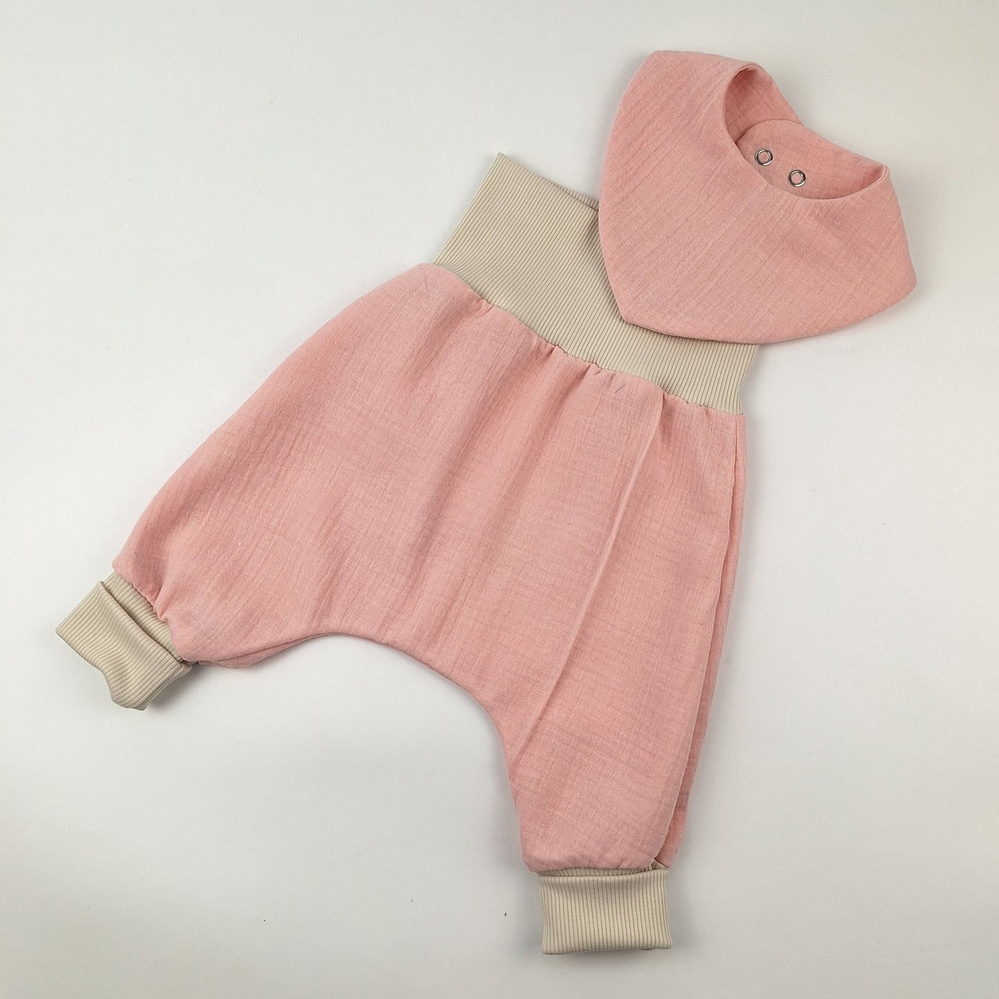 Musselinhose mit Latz