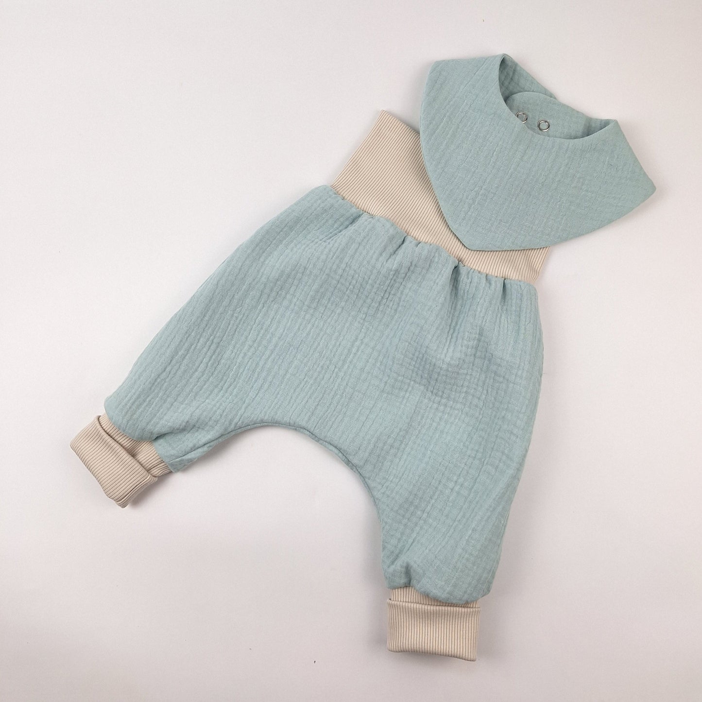 Musselinhose mit Latz