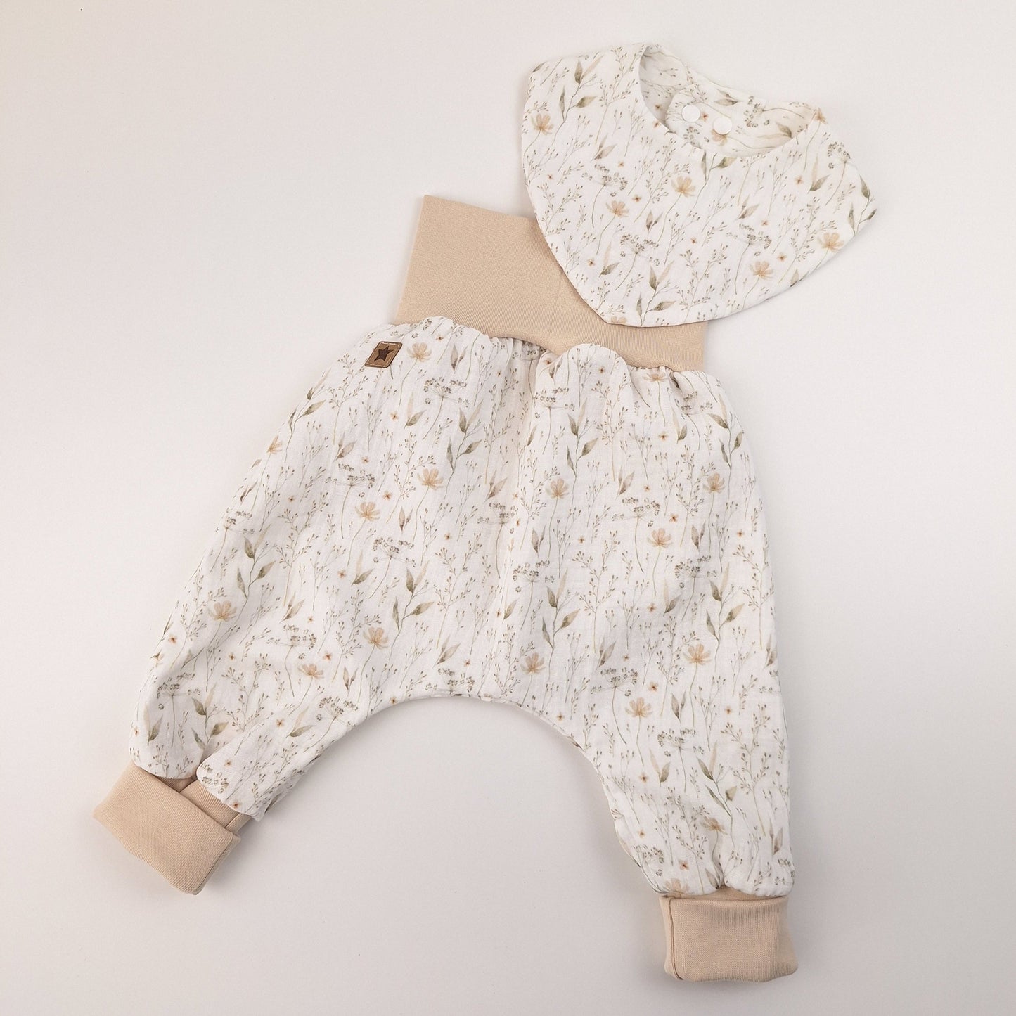 Musselinhose mit Latz