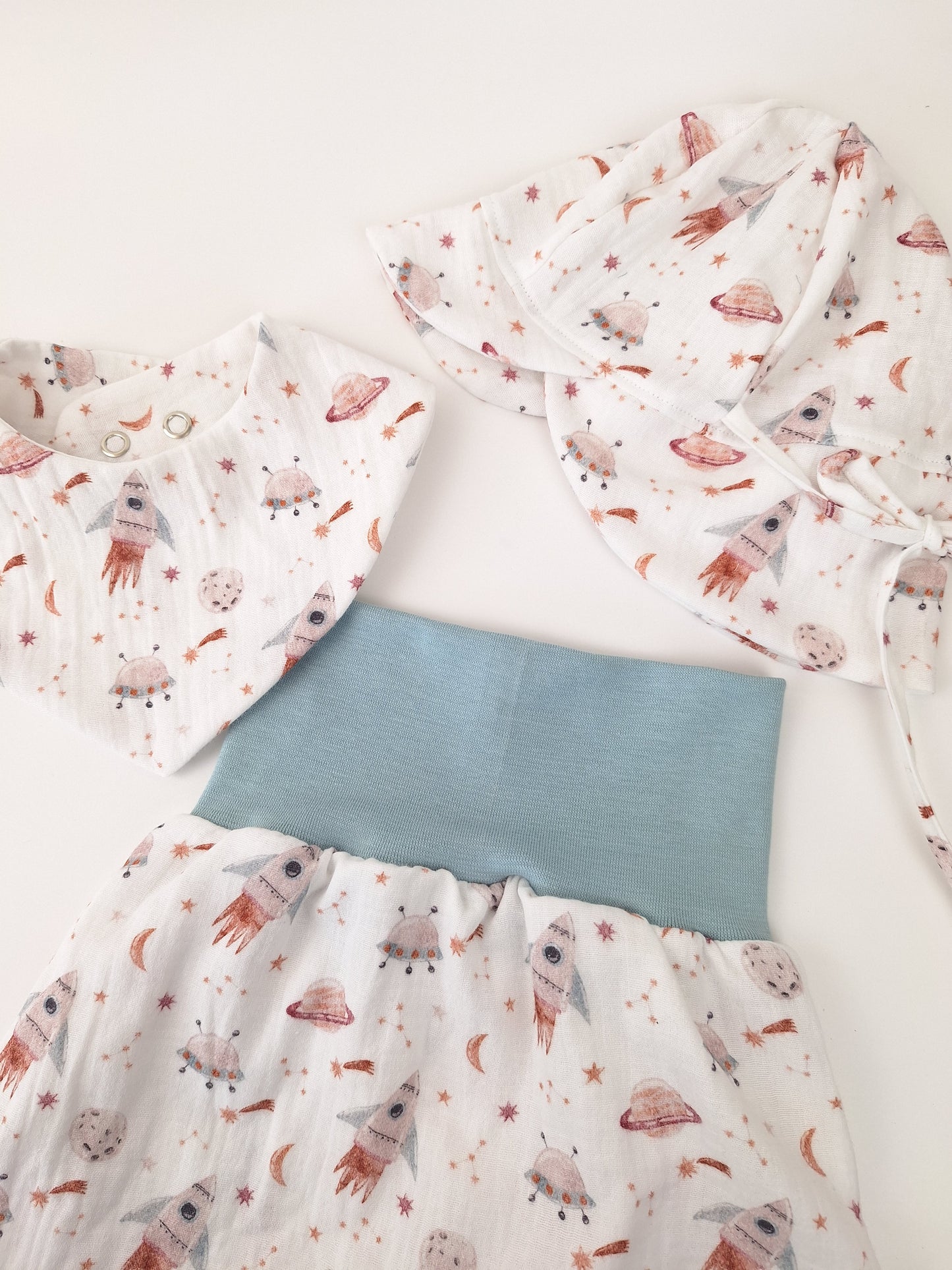Muslin trousers with bib