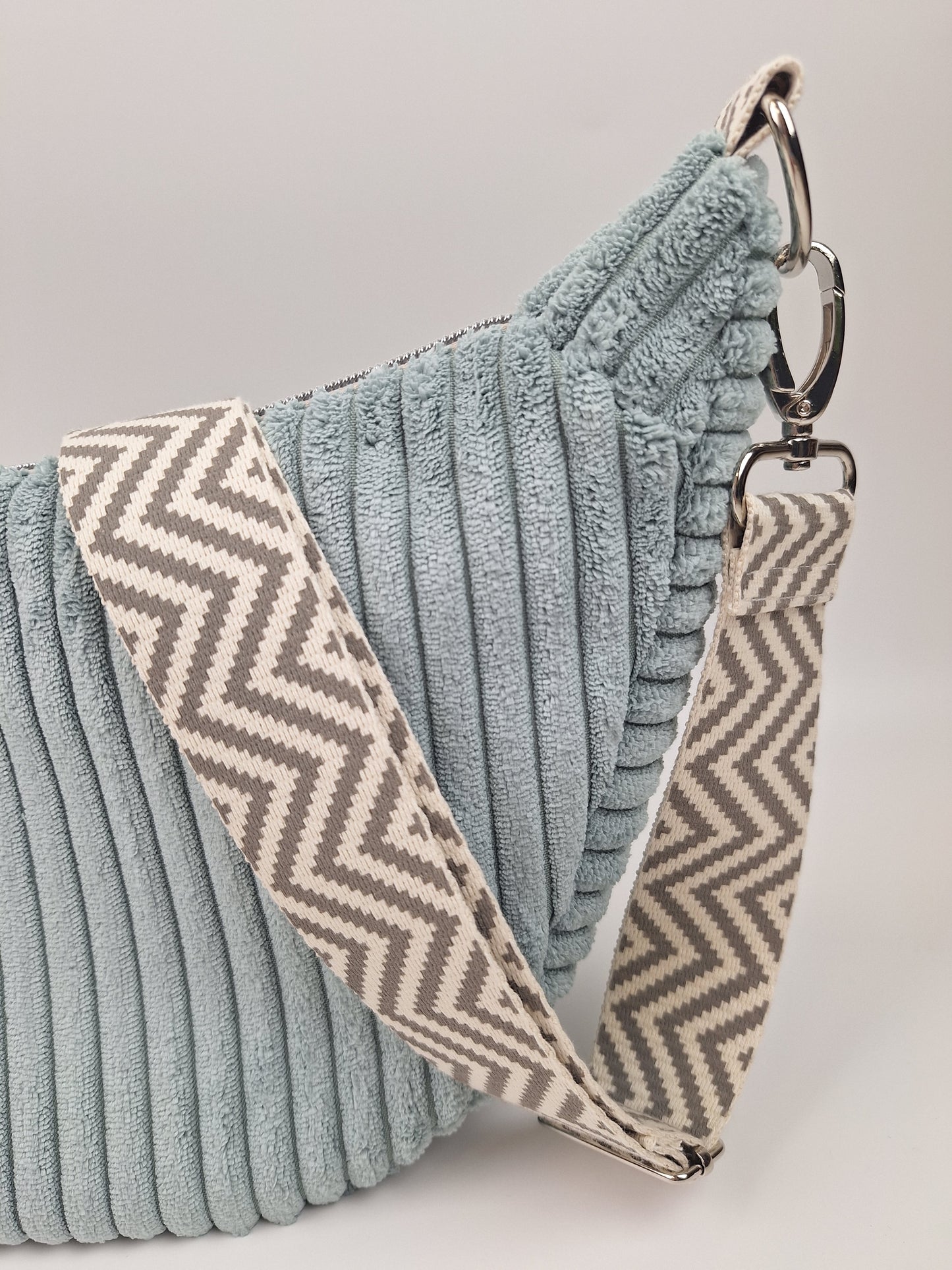Tote bag for wearing over the shoulder