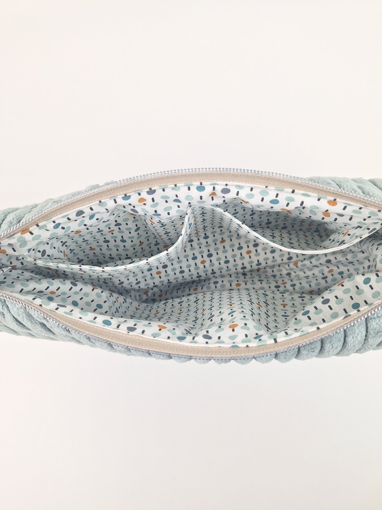 Tote bag for wearing over the shoulder